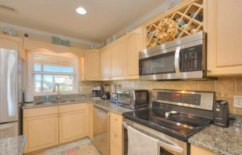 4BR/3BA Home - 2nd Row, Ocean Views, Steps to Beach, Pool w/ Heating, Sleeps 10