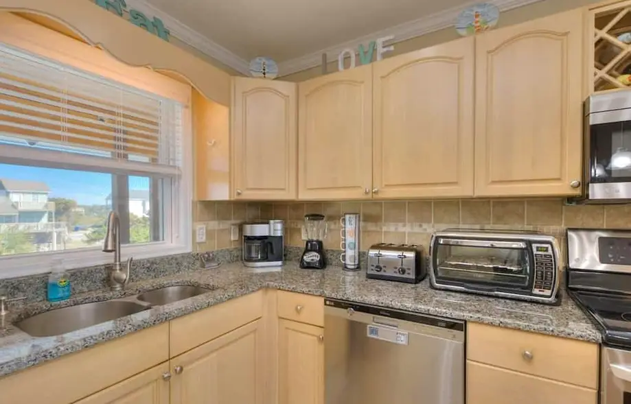 4BR/3BA Home - 2nd Row, Ocean Views, Steps to Beach, Pool w/ Heating, Sleeps 10