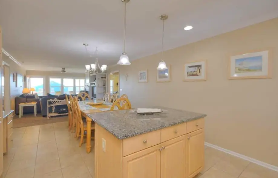 4BR/3BA Home - 2nd Row, Ocean Views, Steps to Beach, Pool w/ Heating, Sleeps 10