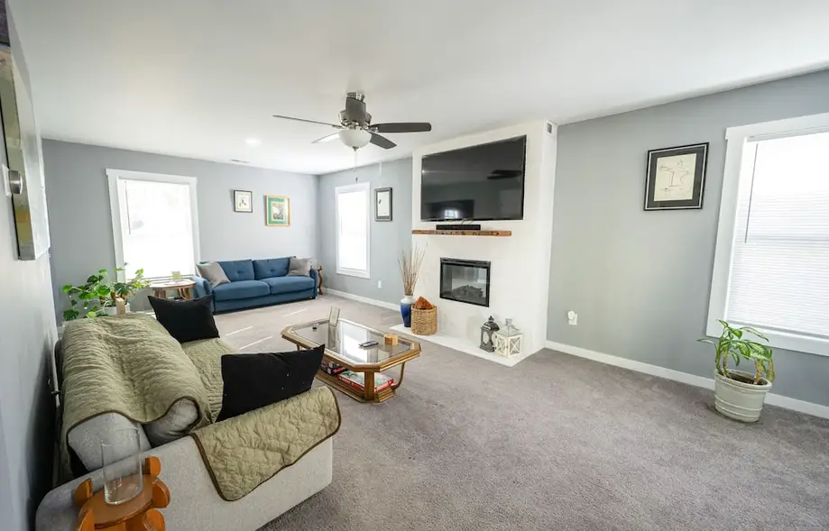 Spacious Downtown Retreat - Close to Everything!