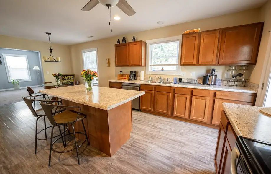 Spacious Downtown Retreat - Close to Everything!